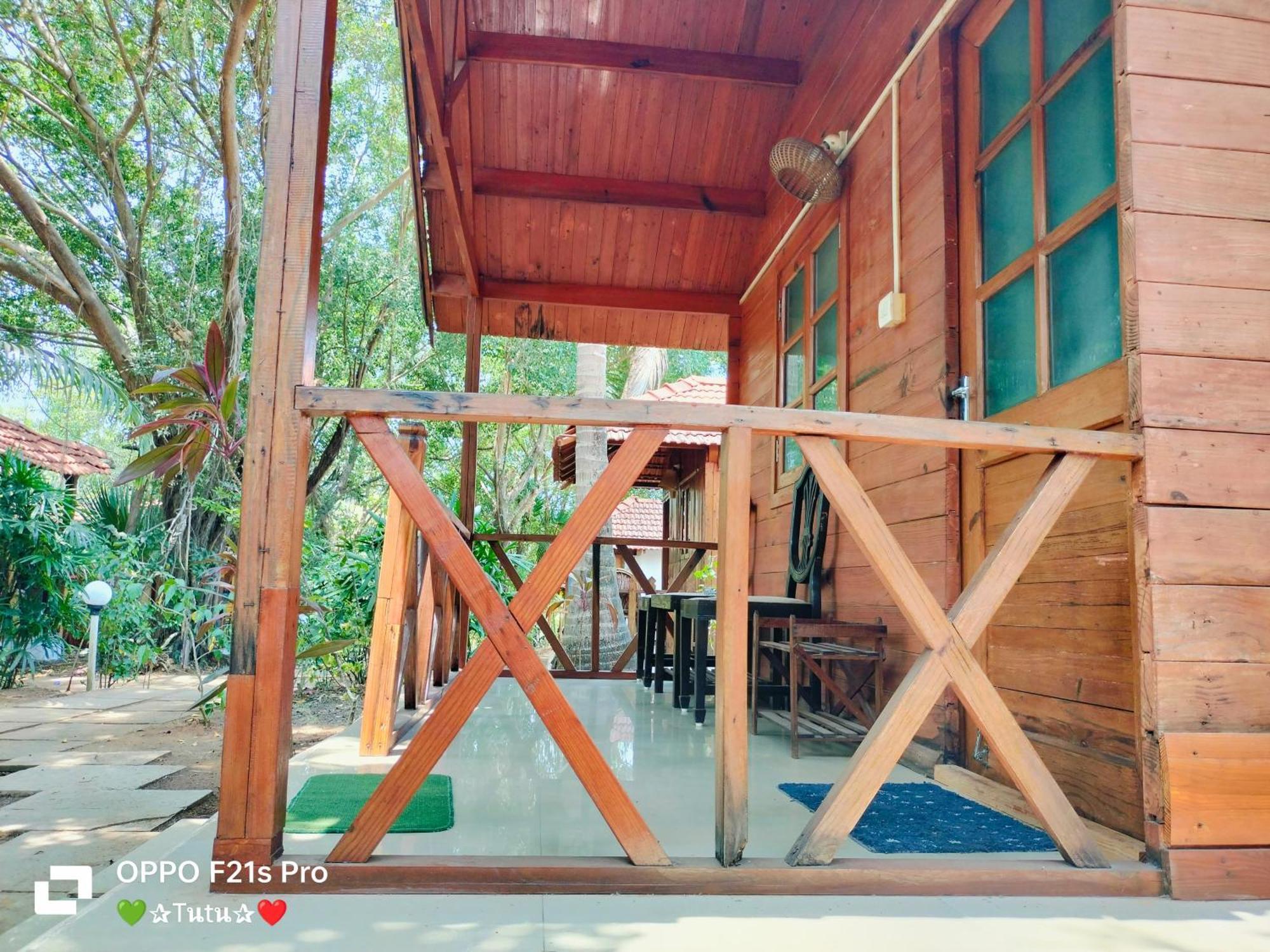 Jamboree Creek Yoga Mandrem Exterior foto